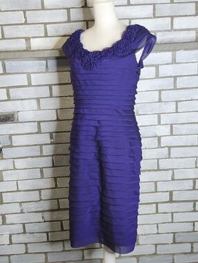 • Adrianna Papell Women's Short Sleeve Tiered Special Occasion Dress Sz 8 Purple